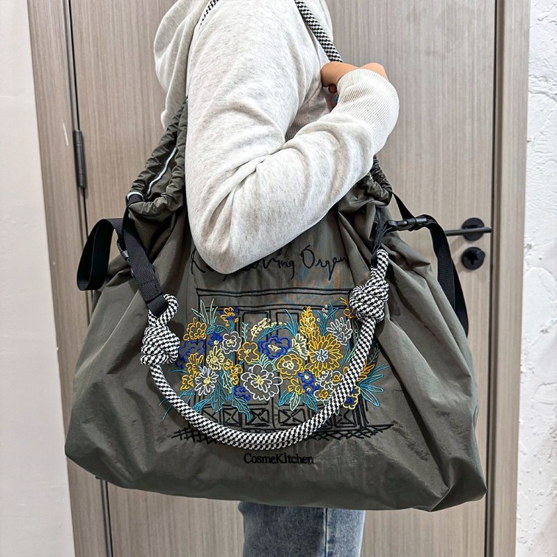 Embroidery Net Dress - Torba listonoszka z nylonu o dużej