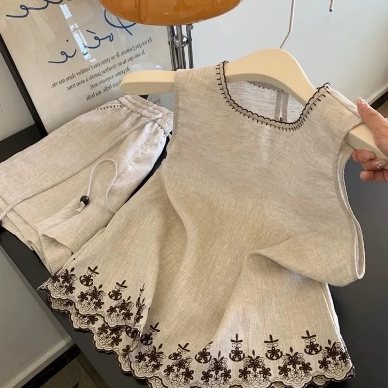 Prosty komplet damski w stylu  – Embroidery Class recenzja i cena