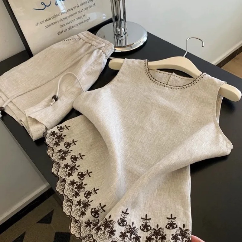 Prosty komplet damski w stylu  – Embroidery Class recenzja i cena