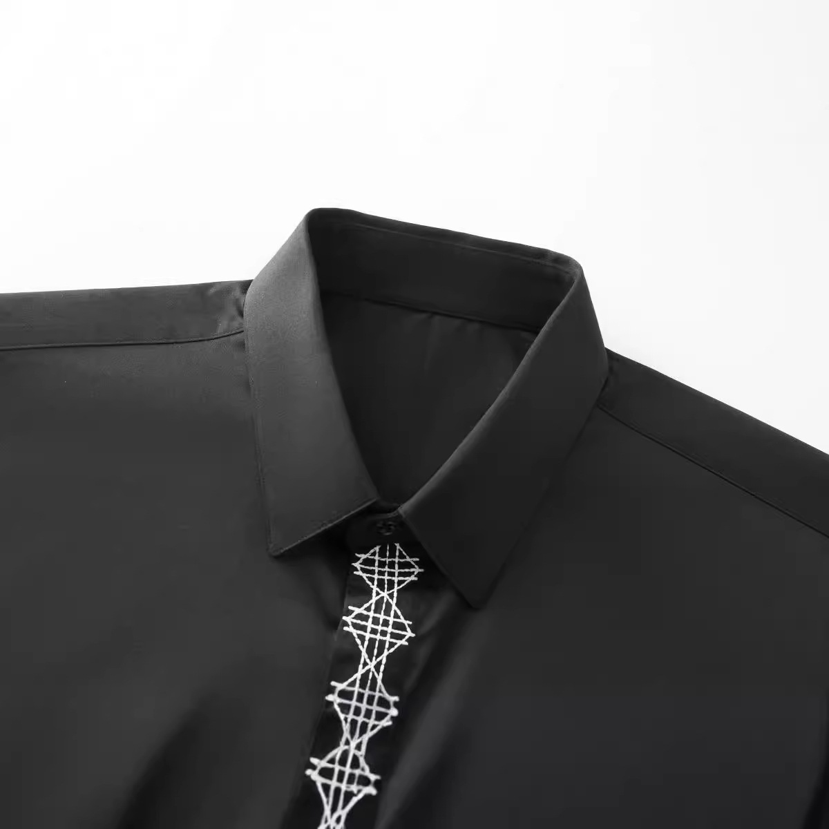 Nowy produkt na jesień i zimę: – Embroidery On Black Shirt recenzja i cena