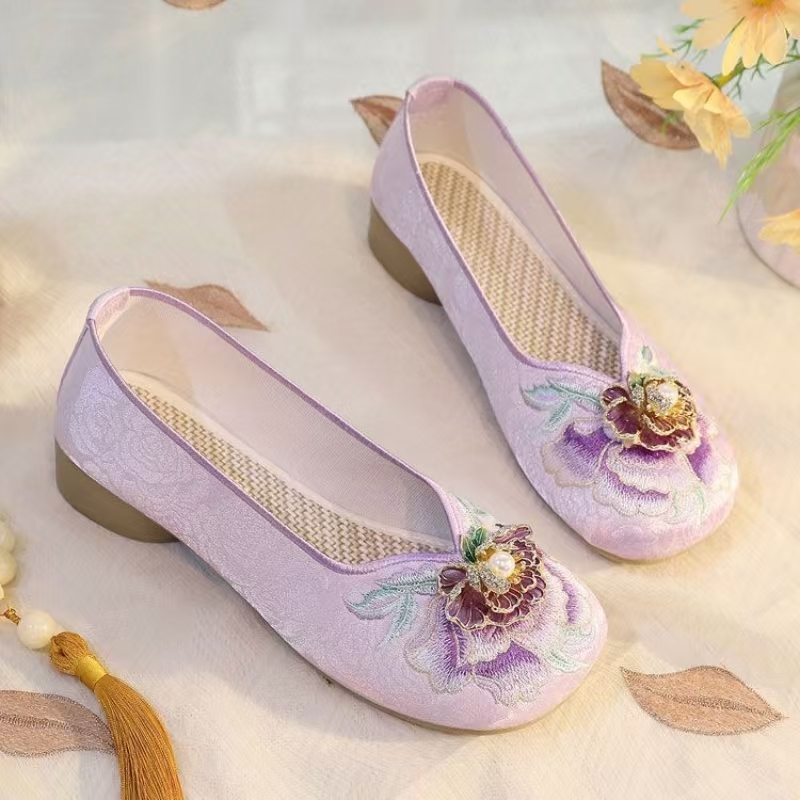 Damskie buty na niskim obcasie – Embroidery Cloth recenzja i cena